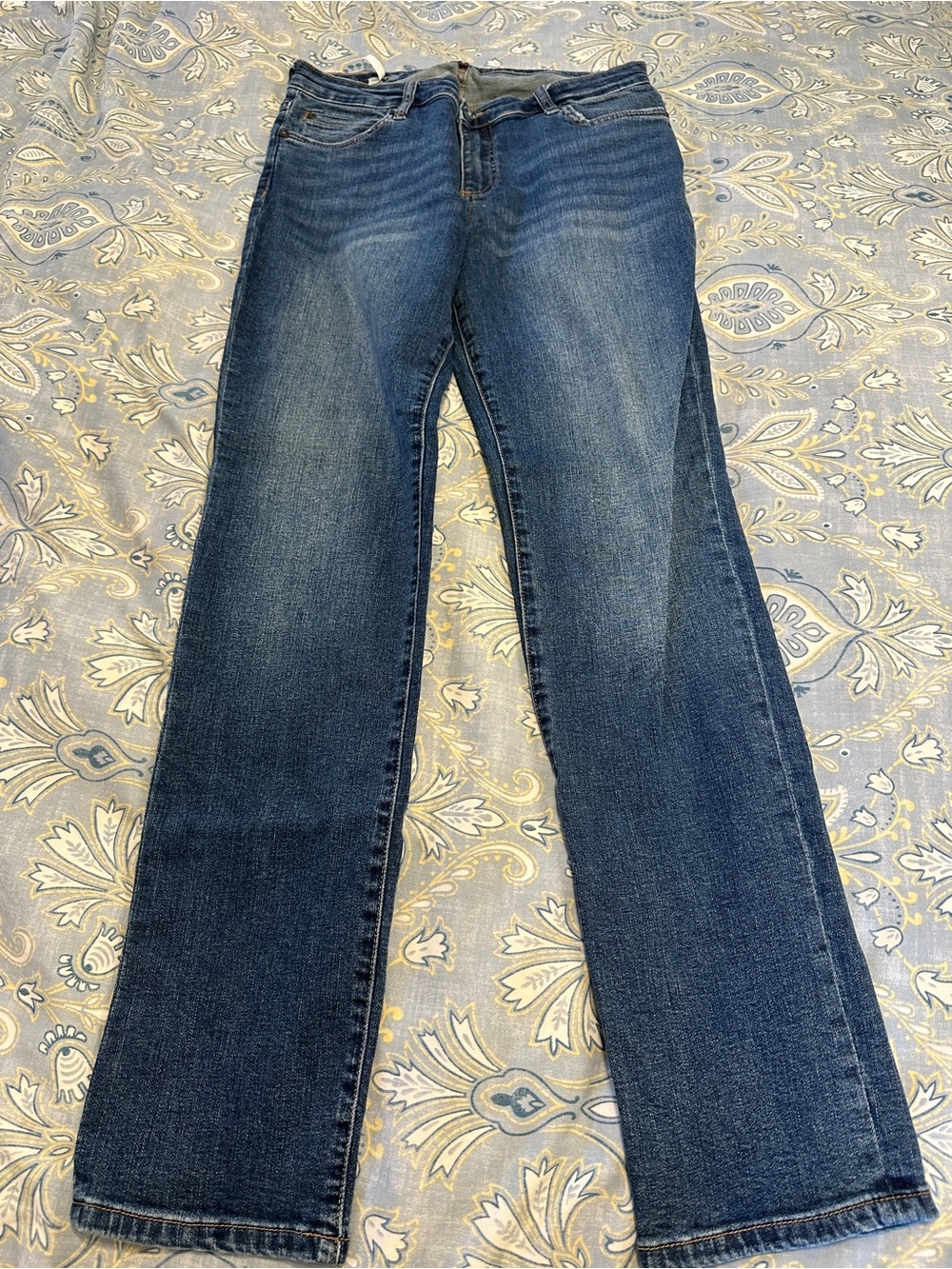 Kut from the Kloth Straight-Leg Jeans in Medium Blue Wash